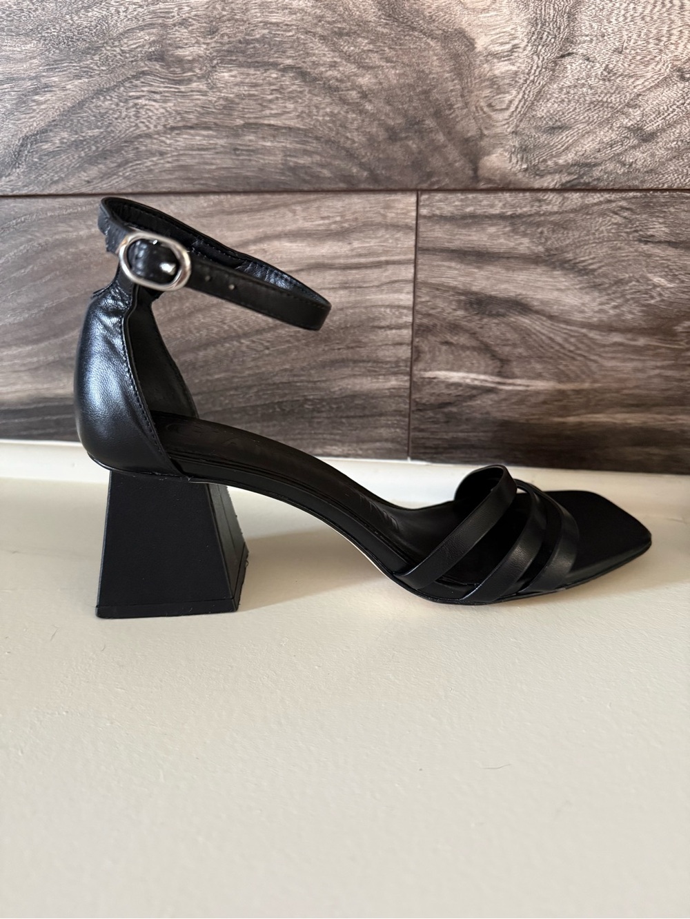 Gianni Bini Amarae Leather Block Heel Sandal 7.5